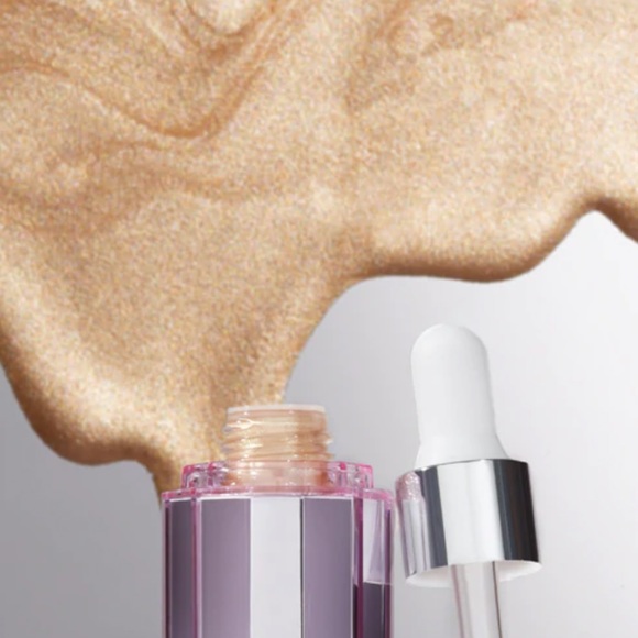 About-Face Light Lock Highlight Fluid by Halsey - Picture 9 of 13